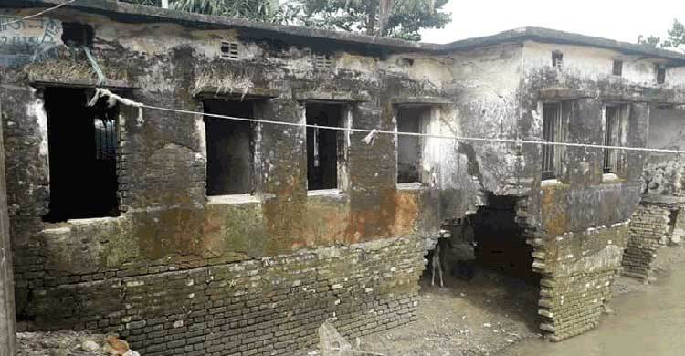 ৩২ বছর ধরে বন্ধ স্বাস্থ্য কেন্দ্র