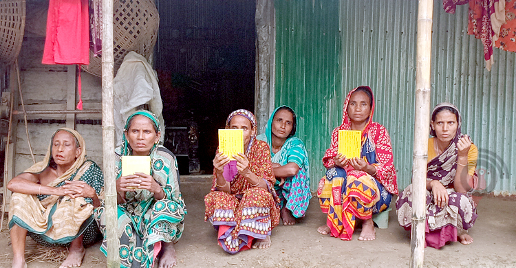সুদের টাকায় এনজিওর কিস্তি দিচ্ছেন বানভাসিরা