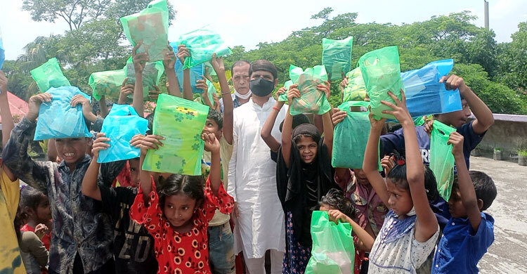 ঈদে নতুন জামা পেল সুনামগঞ্জের ৫০০ হতদরিদ্র শিশু