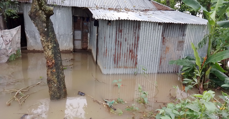 সুনামগঞ্জে কমতে শুরু করেছে বন্যার পানি