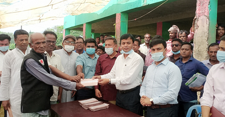 শাল্লায় ক্ষতিগ্রস্ত পরিবারগুলোকে প্রধানমন্ত্রীর সহায়তা