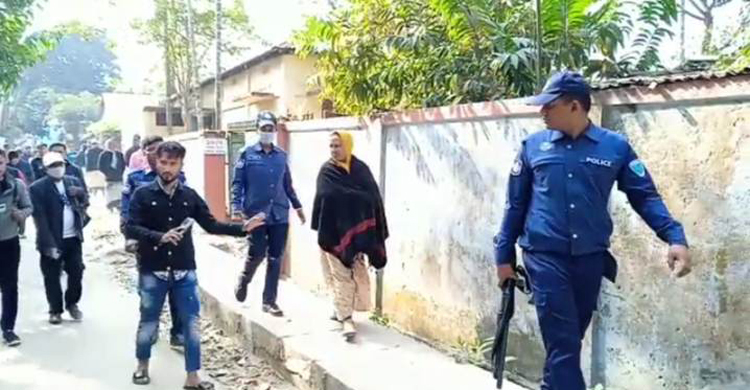 প্রতিবন্ধী মেয়েকে গলা কেটে হত্যা, আটক মা