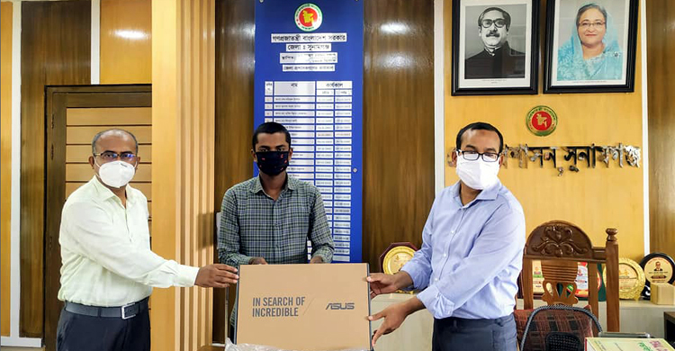 কথা রাখলেন ডিসি, কথা রাখার প্রতিশ্রুতি দিলেন দরিদ্র ছেলেটি