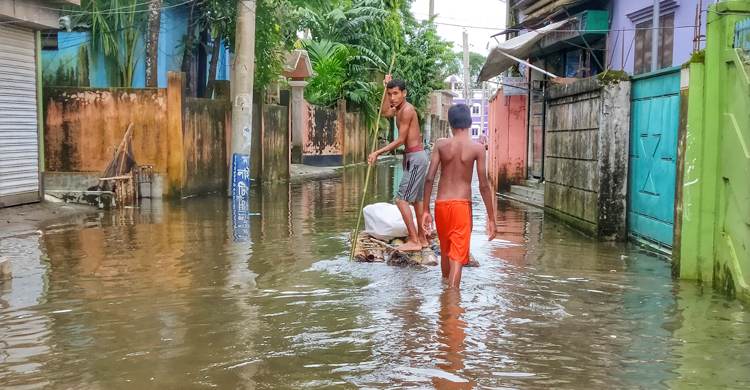 কমছে সুরমার পানি, ৪ উপজেলার সঙ্গে সুনামগঞ্জের যোগাযোগ বিচ্ছিন্ন