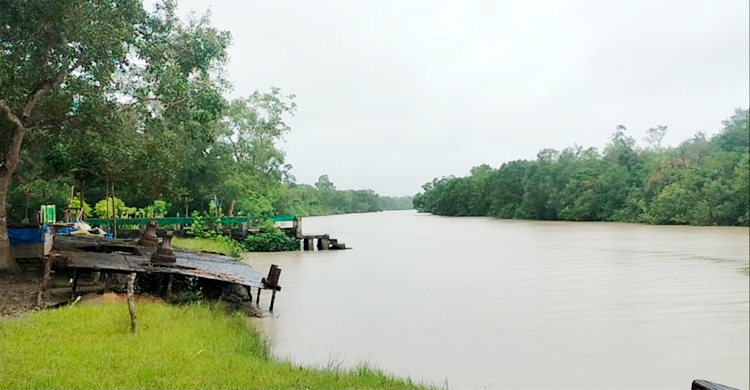লঘুচাপের প্রভাবে সুন্দরবনে পানি বেড়েছে দুই ফুট