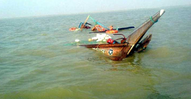 মেঘনায় ট্রলারডুবি, কেবিনে থাকা দুইজনের মৃত্যু