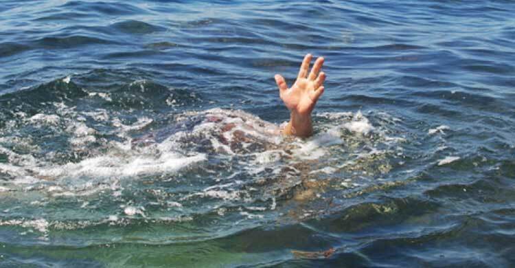 শখের বশে শাক তুলতে বিলে নেমে প্রাণ গেল কিশোরীর