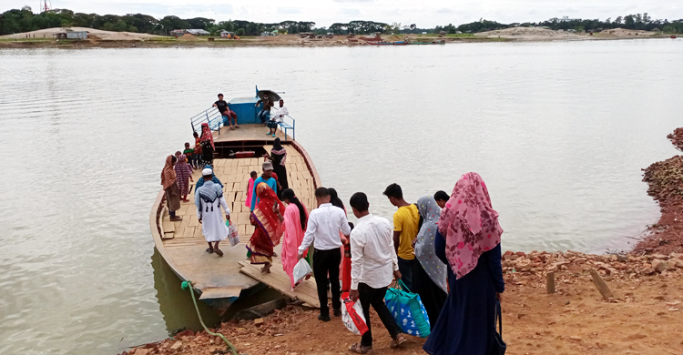 একটি সেতুর জন্য লক্ষাধিক মানুষের দুর্ভোগ