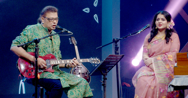 দেবলীনার সঙ্গে বিটিভিতে ওপার বাংলার সুরজিতের গান-আড্ডা