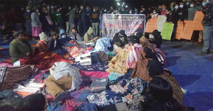 মধ্যরাতে শিক্ষামন্ত্রীর সঙ্গে আলোচনায় শাবিপ্রবি শিক্ষার্থীরা