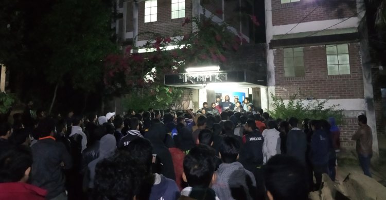 মধ্যরাতে শাবিতে ছাত্রলীগের বিক্ষোভ