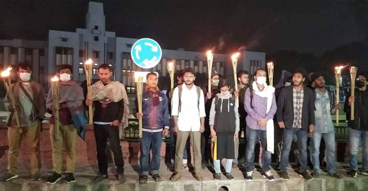 শাবিপ্রবি শিক্ষার্থীদের ওপর হামলার ঘটনায় রাবিতে মশাল মিছিল
