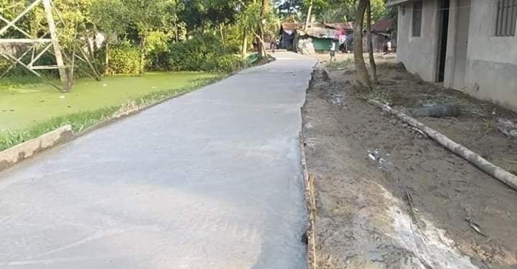 স্বেচ্ছাশ্রমে তৈরি সড়ক ‘স্বপ্নপূরী’