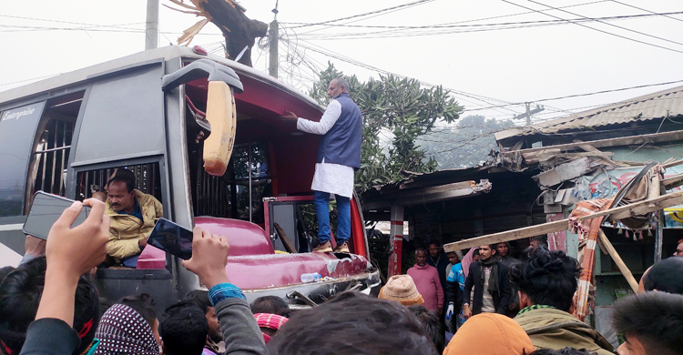 কুড়িগ্রামে বাসের ধাক্কায় নিহত ২