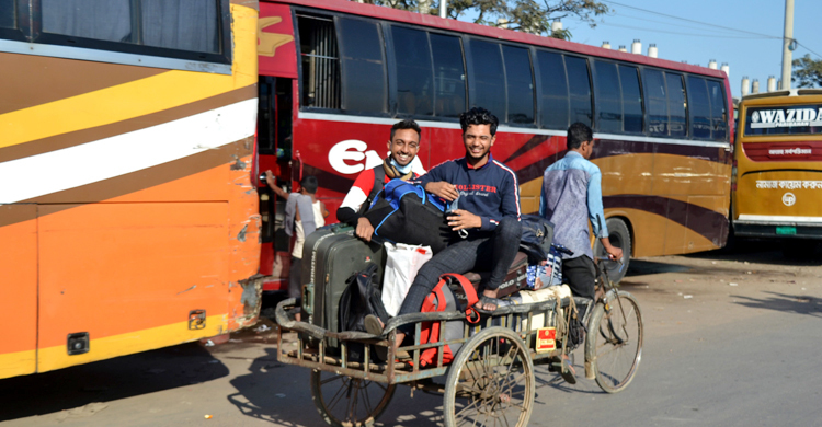 সিলেটে পরিবহন ধর্মঘট : চলাচলে ভরসা রিকশা-ভ্যান