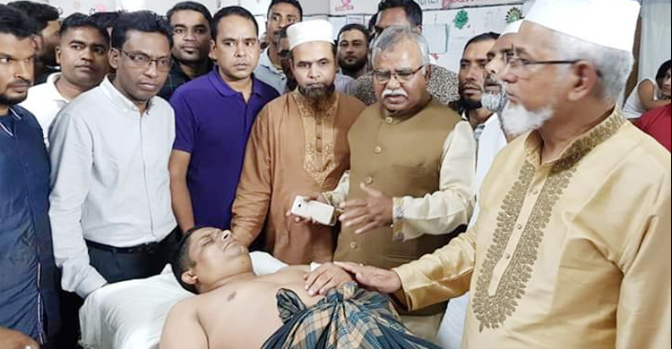 নিজ দলের কর্মীদের ছুরিকাঘাতে আহত স্বেচ্ছাসেবক লীগ নেতা