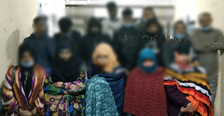 সিলেটে আবাসিক হোটেল থেকে পাঁচ যুবতীসহ আটক ১৪
