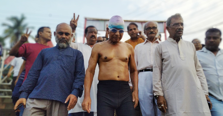 ২৮১ কিলোমিটার সাঁতরে বিশ্ব রেকর্ড করতে চান বীর মুক্তিযোদ্ধা