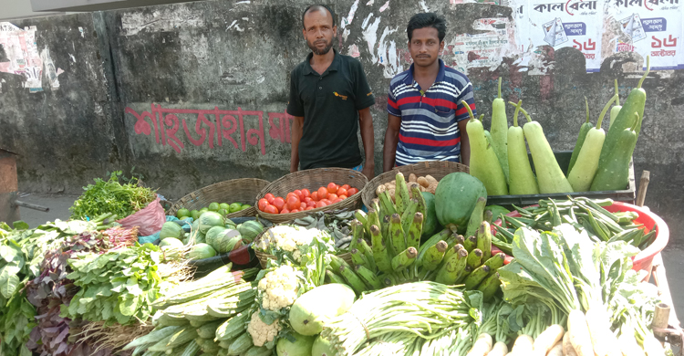 ‘বেতন পাই ২৪ হাজার, নিত্যপণ্য-সবজি কিনতেই ব্যয় ২০ হাজারের বেশি’