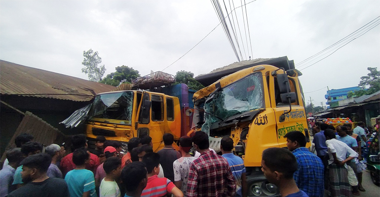 বালুভর্তি ট্রাকের ধাক্কায় আরেক ট্রাকের হেলপার নিহত