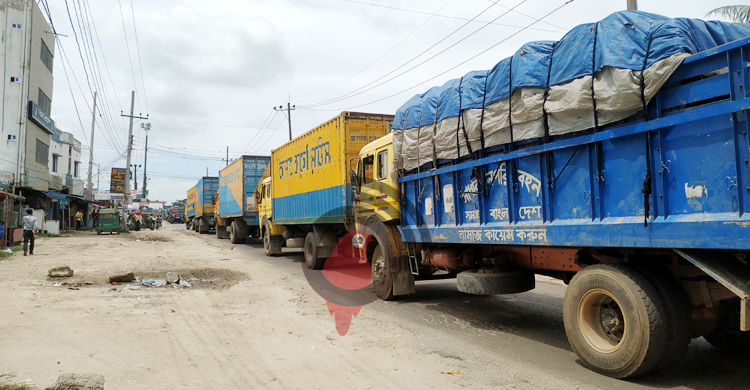 যানজটে নাকাল কুমিল্লা-সিলেট মহাসড়ক, আটকা হাজারও পণ্যবাহী গাড়ি
