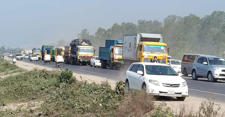 টাঙ্গাইল-বঙ্গবন্ধু সেতু মহাসড়কে ২২ কিলোমিটার যানজট