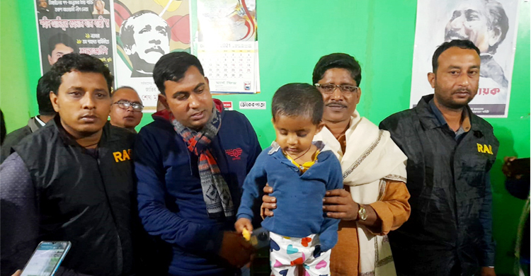 শিশু অপহরণের পর দত্তক দিতে গিয়ে ধরা নারী