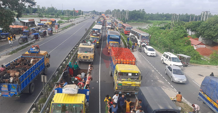 ঢাকা-টাঙ্গাইল-বঙ্গবন্ধু সেতু মহাসড়কে ২৩ কিমি থেমে থেমে যানজট