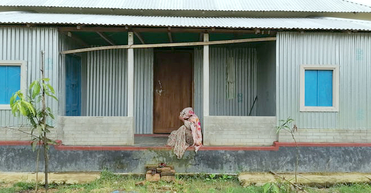 স্ত্রীর স্বীকৃতির দাবি টাকায় মীমাংসা, সালিশেই তরুণীর বিষপান