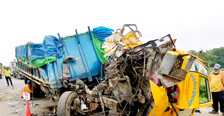 টাঙ্গাইলে বাস-ট্রাক সংঘর্ষে দুই চালক নিহত