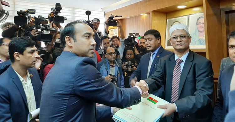 মনোনয়ন জমা দিলেন তাবিথ আউয়াল