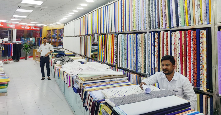 ভিড় নেই দর্জির দোকানে