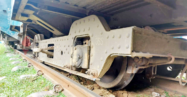 ভাওয়াল এক্সপ্রেসের বগি লাইনচ্যুত: ঢাকা-ময়মনসিংহ রেল যোগাযোগ বন্ধ