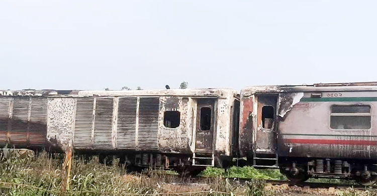 পারাবত এক্সপ্রেসের আগুন নিয়ন্ত্রণে, ঢাকা-সিলেট ট্রেন চলাচল বন্ধ