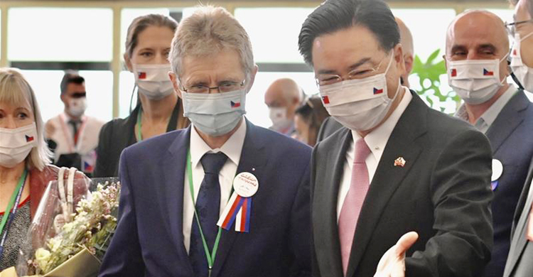 চেক প্রজাতন্ত্রকে চীনের হুমকি