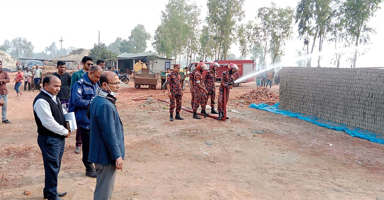 ঠাকুরগাঁওয়ে দুই ইটভাটাকে সোয়া ৩ লাখ টাকা জরিমানা