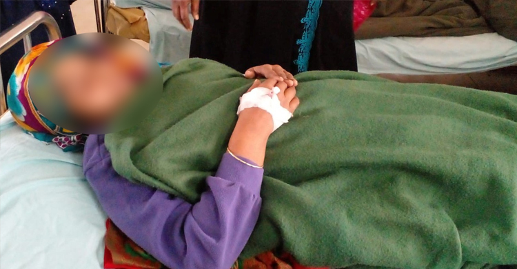 লুঙ্গি ধুতে দেরি হওয়ায় স্ত্রীর চুল কেটে তালাক