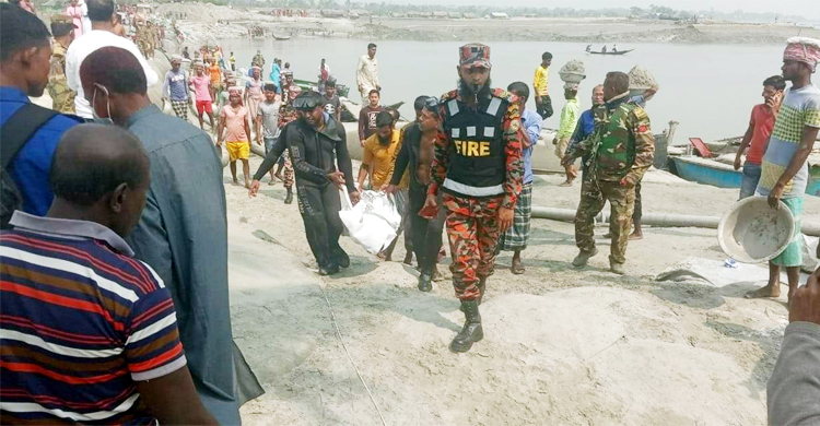 সাতক্ষীরায় ট্রলারডুবিতে নিখোঁজ তিন শ্রমিকের একজনের মরদেহ উদ্ধার