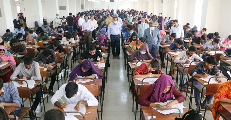 যবিপ্রবিতে গুচ্ছভর্তি পরীক্ষায় অংশ নিলেন তামান্না