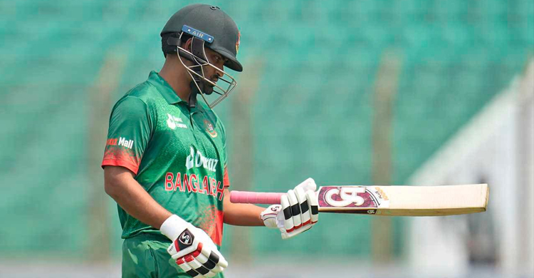 শুরুতেই সাজঘরে তামিম