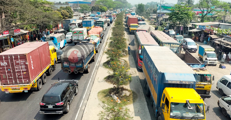 ঢাকা-চট্টগ্রাম মহাসড়কের কুমিল্লা অংশে ১০ কিমি যানজট