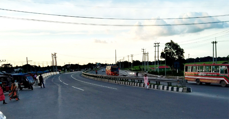 ঢাকা-টাঙ্গাইল মহাসড়কে নেই পরিবহনের চাপ, যাত্রী সংকট