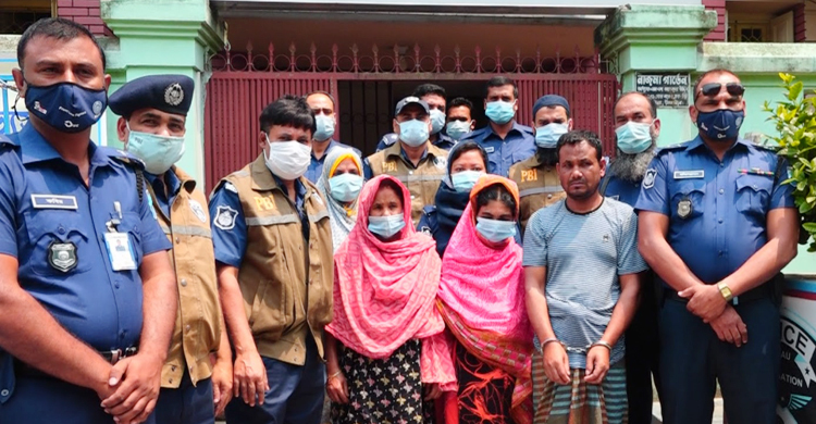 টাঙ্গাইলে সিঁধ কেটে শিশু চুরির ঘটনায় গ্রেফতার ৪