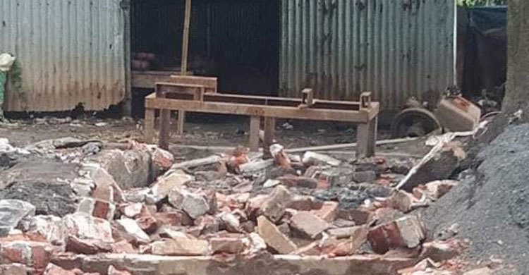 মির্জাপুরে বনের ভেতর সীসা তৈরির অবৈধ কারখানা