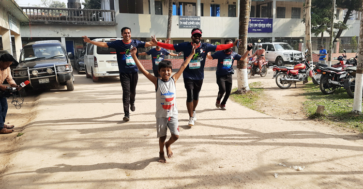মিনি ম্যারাথনে ৮ বছরের অভি