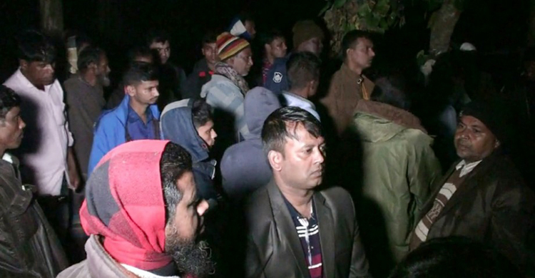 বারান্দায় গৃহবধূর লাশ, ঘরে ঝুলন্ত স্বামী