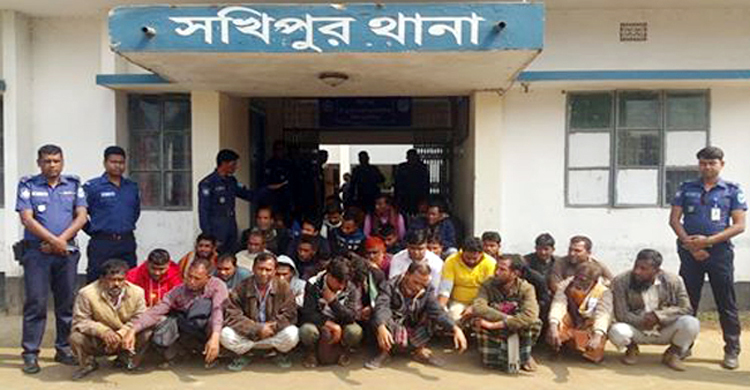 বনের ভেতর জুয়ার আসর, ঘেরাও দিয়ে ৪৩ জনকে ধরল পুলিশ