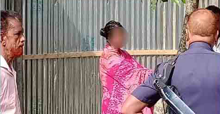 ঘুমন্ত স্বামীকে কুপিয়ে স্ত্রীর বিষপান