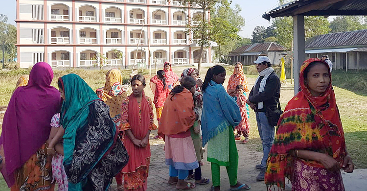 উপবৃত্তির ফরম বাবদ নেয়া টাকা ফেরত পেলেন ছাত্রীরা