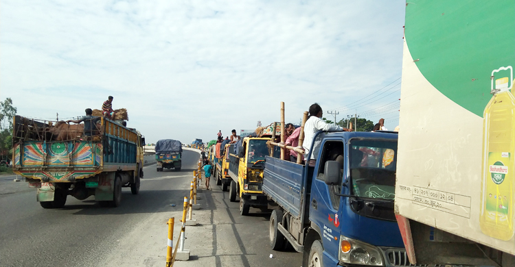 টাঙ্গাইলের মহাসড়কে ভোর থেকেই যানজট, ভোগান্তি